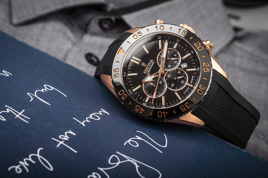 Variante mit schwarzem Zifferblatt.