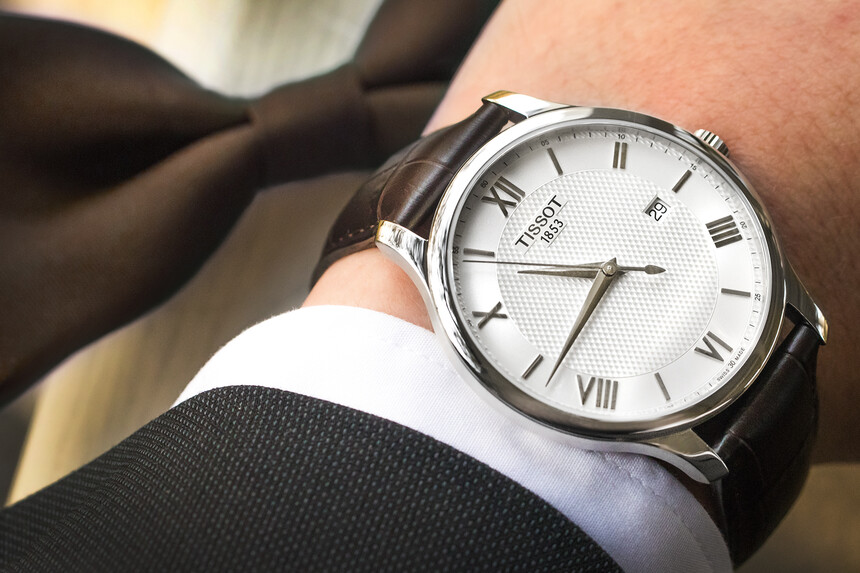 Hervorragende Wahl: Edelstahlgehäuse und Lederband.