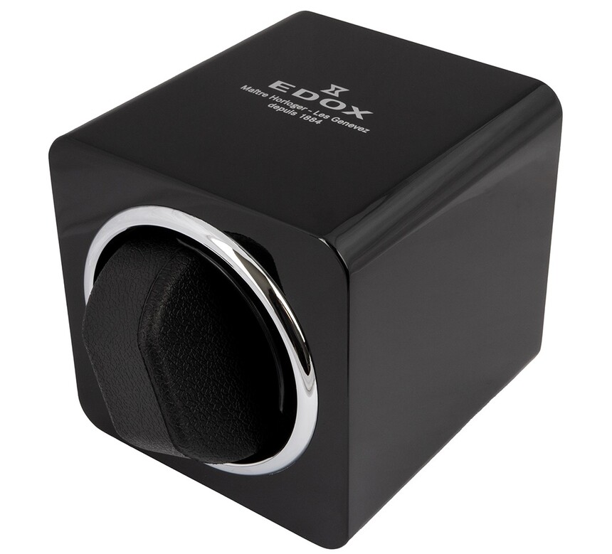 Zum Lieferumfang gehört auch ein Edox Uhrenbeweger.