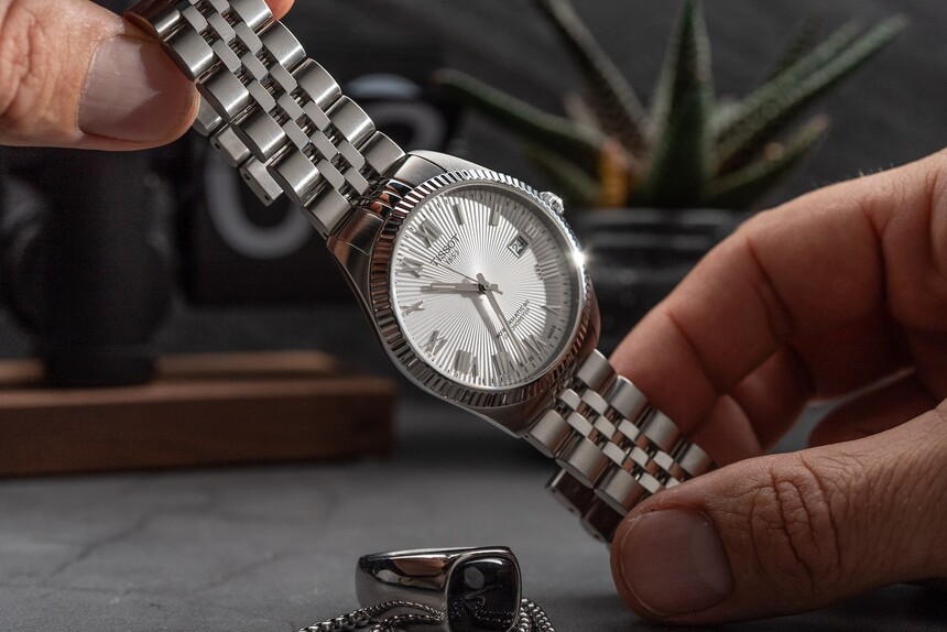 Fünfreihiges Jubilee-Armband der Tissot Ballade Automatic. Quelle: www.timeandtidewatches.com