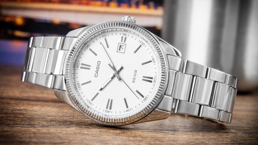 Farben wie Weiß, Schwarz, Blau passen nahezu zu allem und sind daher am universellsten.