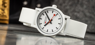 Mondaine Essence Quartz MS1.32110.RA