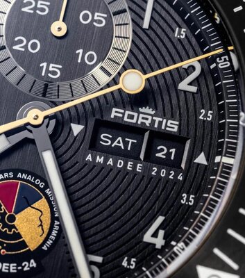 Fortis Novonaut N-42 Automatic Chronograph Amadee-24 F2040016 Limited Edition 100 Stück (+ Ersatzband)