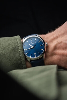 Maurice Lacroix 1975 Quartz Date 751007-SS001-430-4